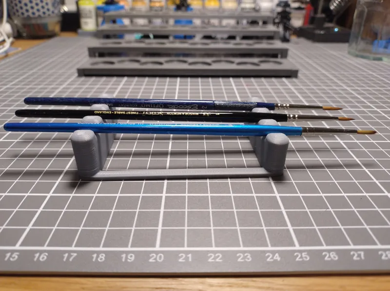 Paint brush holder