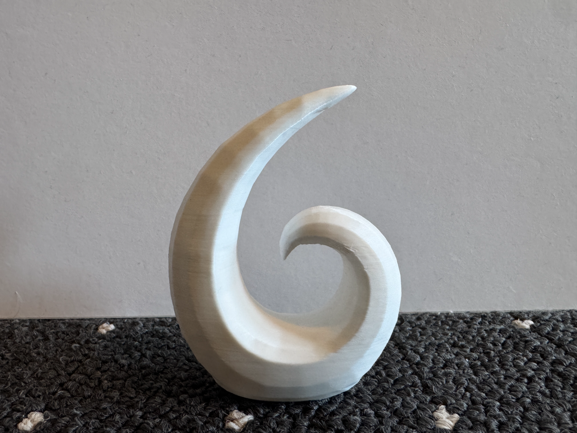 Abstract Ocean Wave Sculpture – Minimalist Decor
