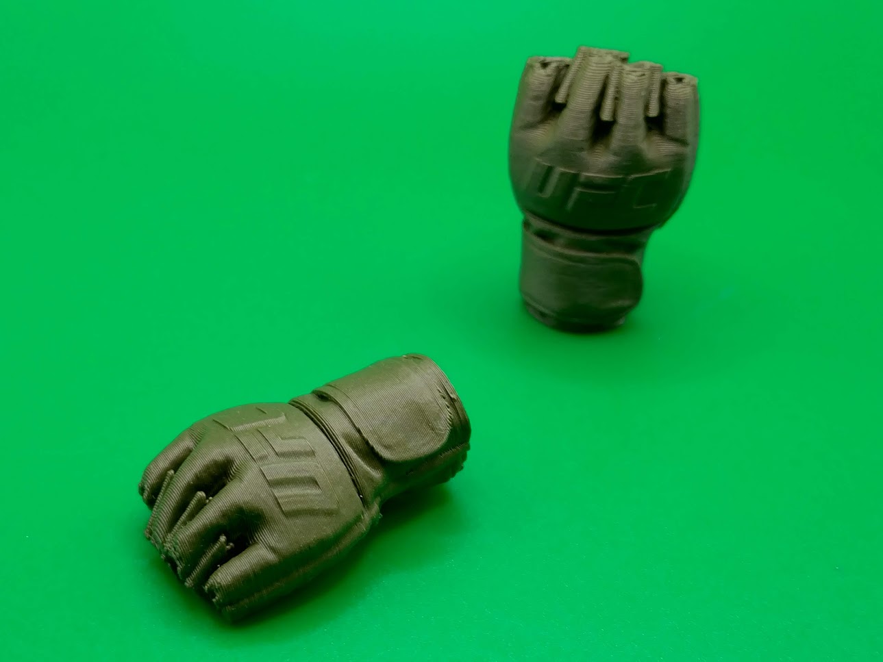 Miniatura 1 do modelo 3D UFC gloves keychain