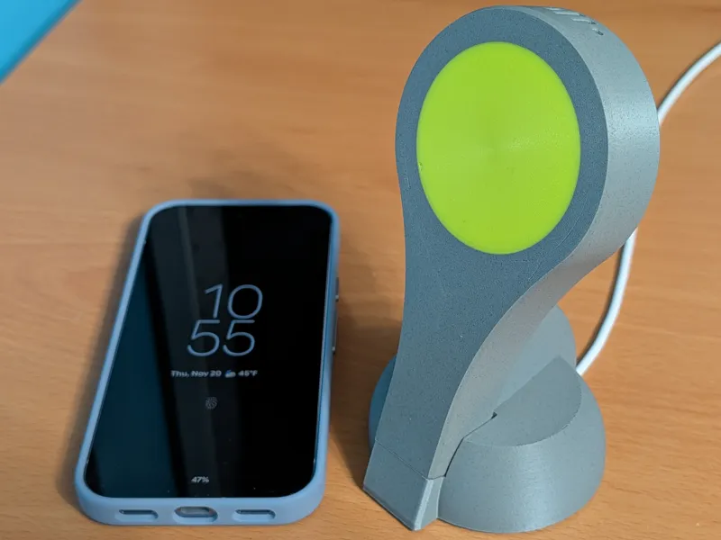 Pixelsnap Charger Stand with Passive Cooling