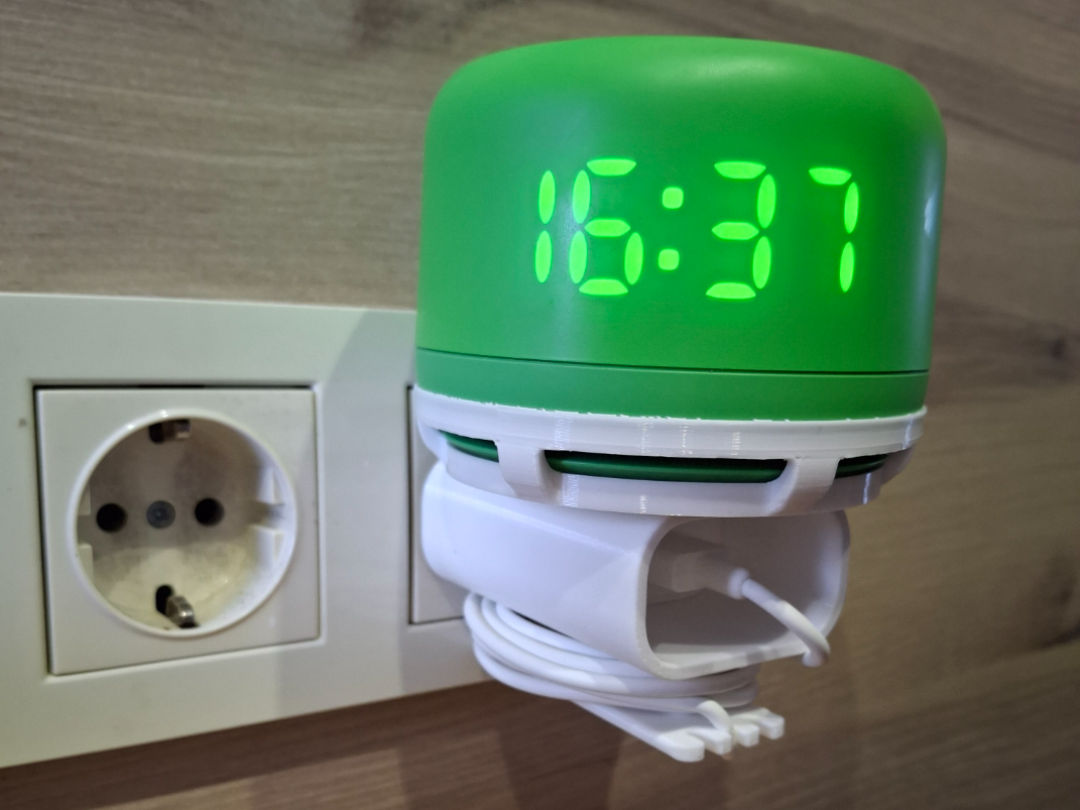 Yandex Alisa Lite 2 stand-holder on power supply