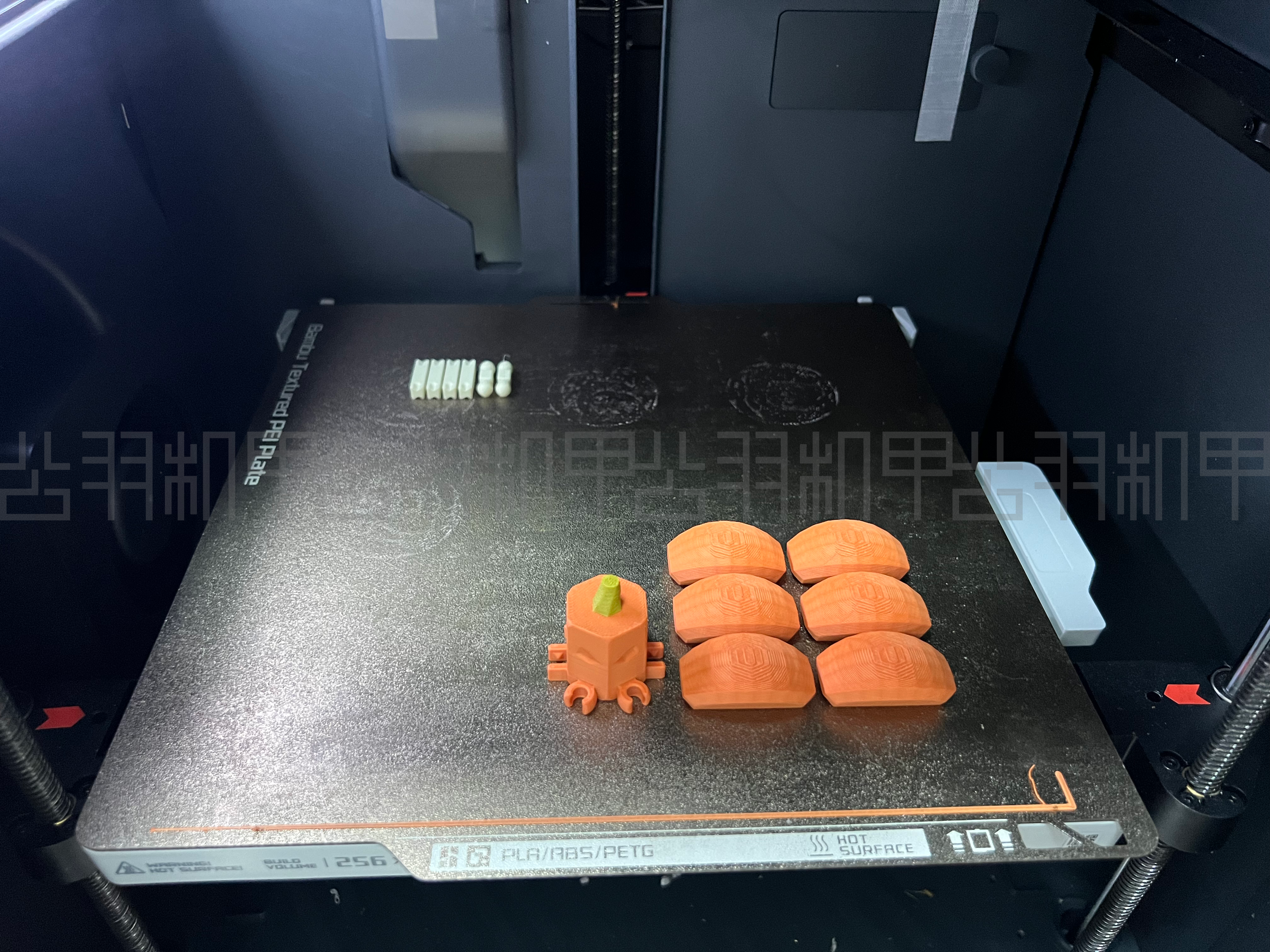 Miniatura 1 do modelo 3D “南瓜”型——重装守护变形机器人