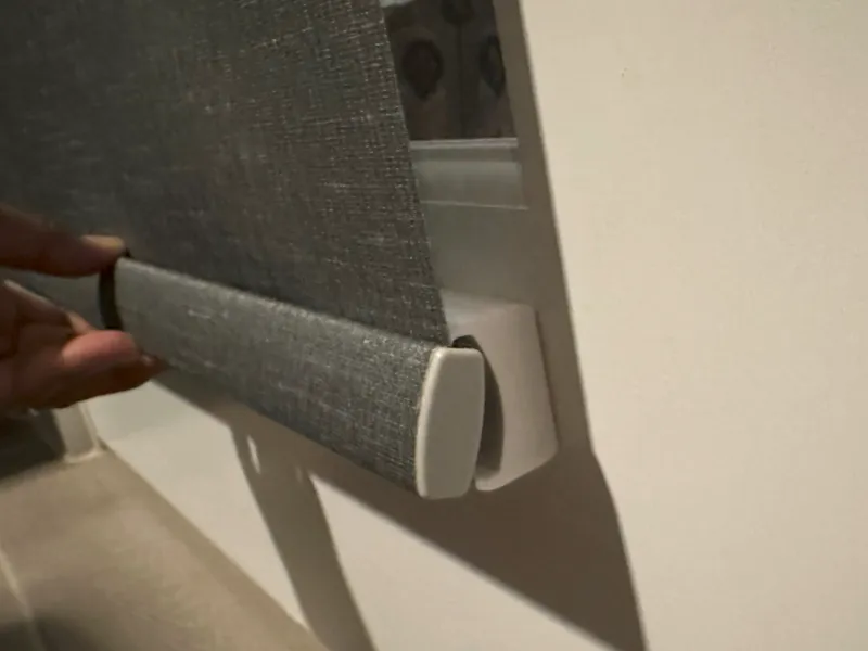 Door bottom anchor for roller shades