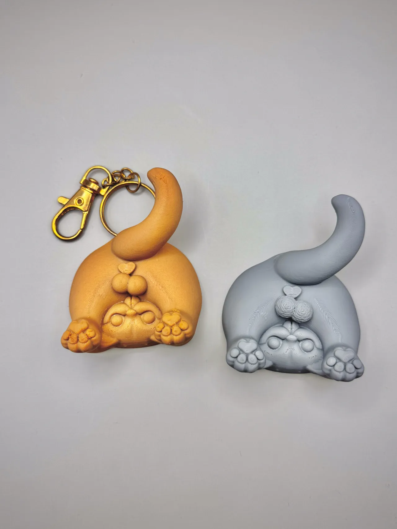 Crazy Self cleaning Cat keychain view 3