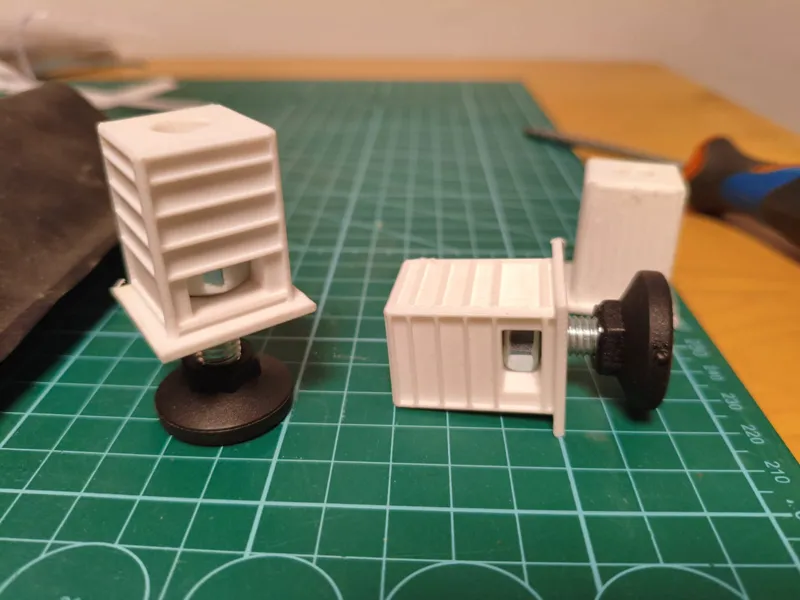 Patas niveladoras para perfil 25×25 mm M8