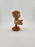 Фигурка куче в медитативна поза