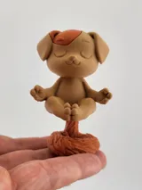 Фигурка куче в медитативна поза