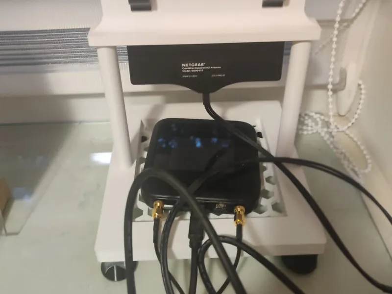 base for Netgear router Wifi
