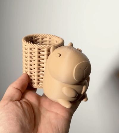 Heartwarming Guardian - Cute Capybara Pen Holder Figurine