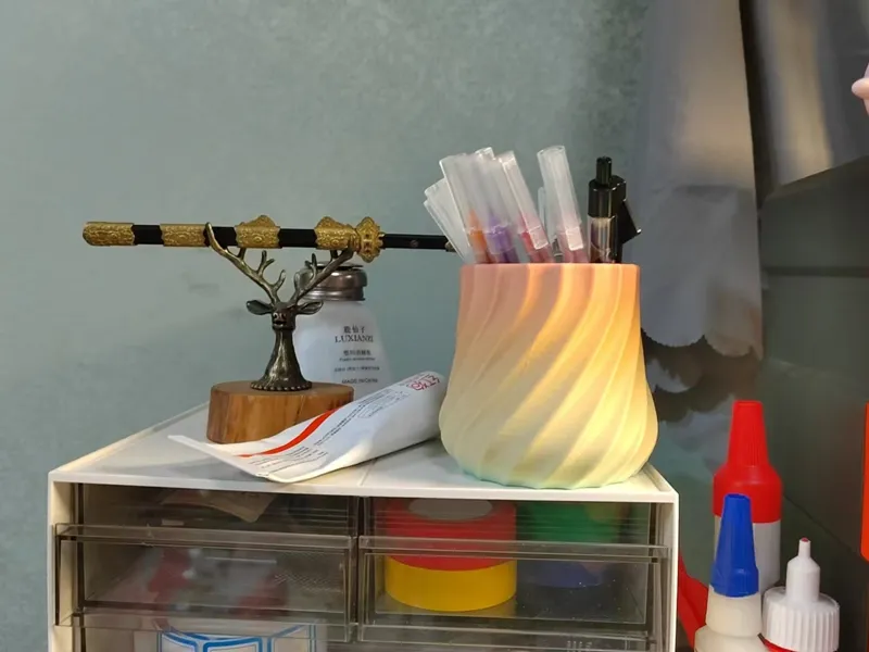 简约笔筒