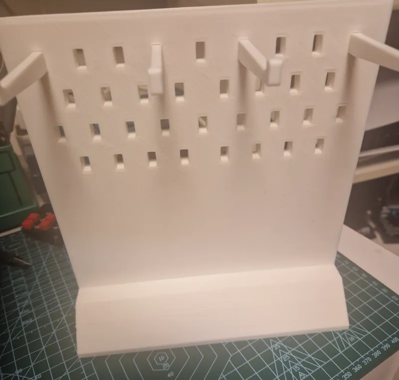 Keychain Stand with flexible hooks