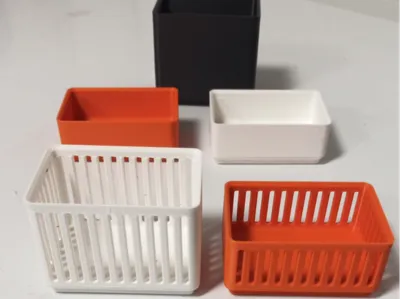 Dimensionally adjustable stackable box