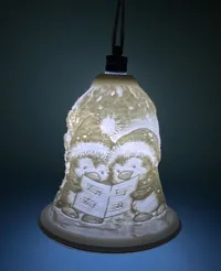 Cloche de Noël lumineuse aux pingouins chanteurs — photo 2