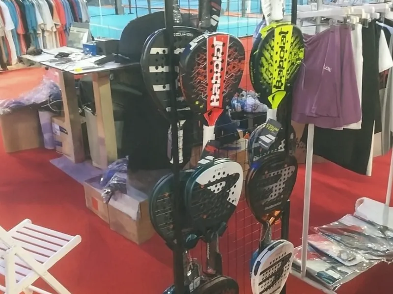 Soporte Palas de Padel con Gancho para Rejilla
