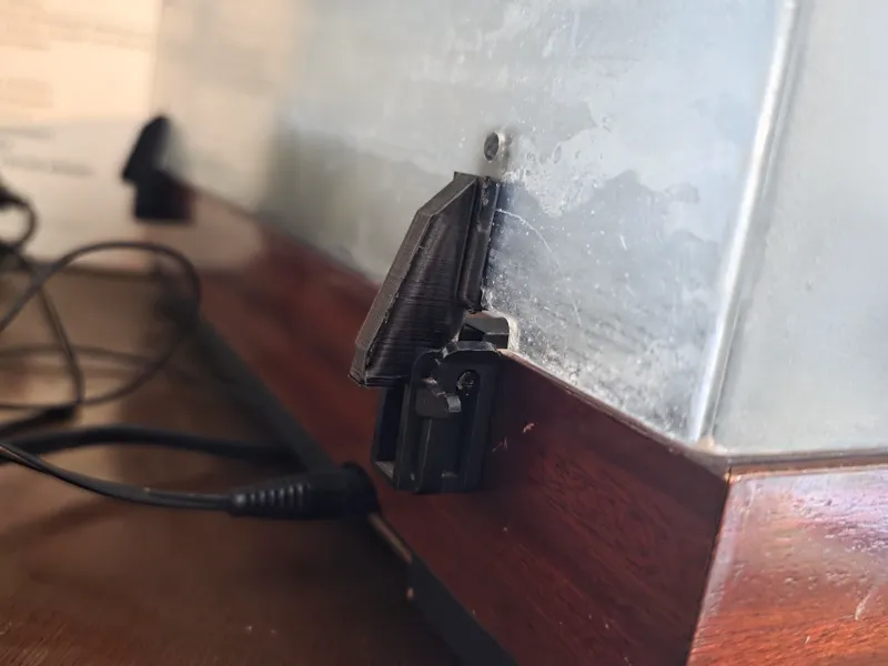 Hinge for Thorens turntable holding display case