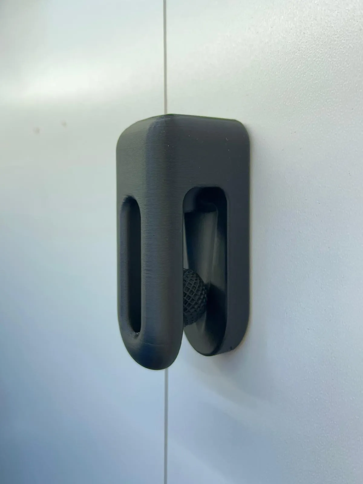 SELF-LOCKING HANGER view 3