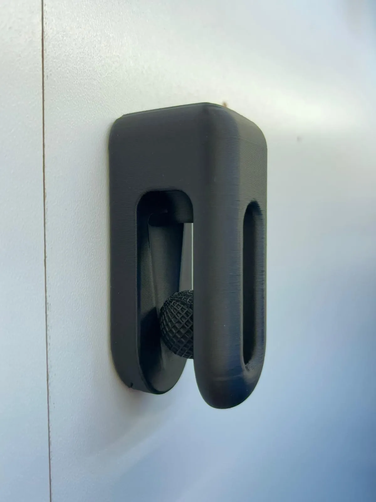 SELF-LOCKING HANGER view 4