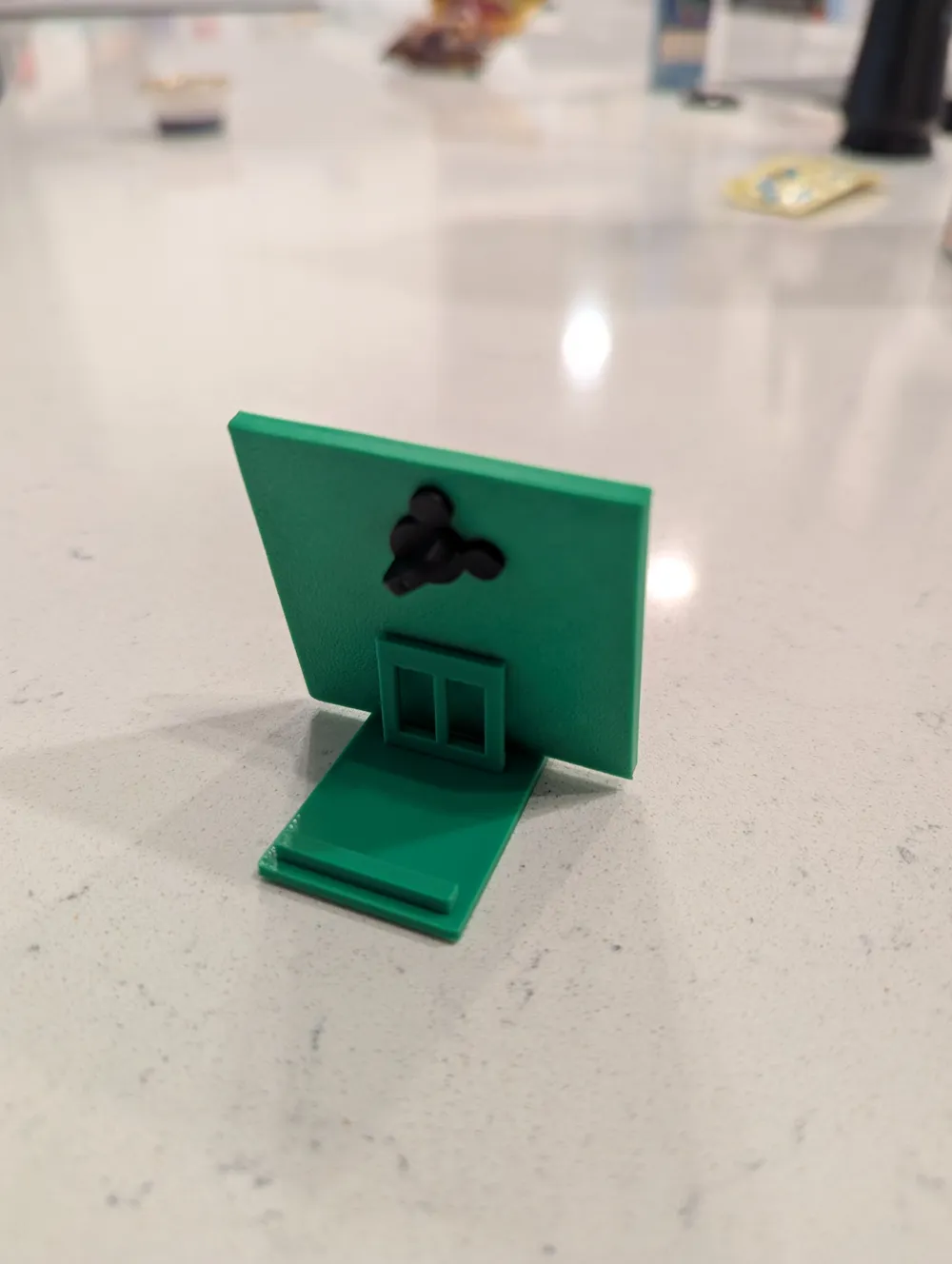 Small Pin Board w/ Stand! (Holds 1 Pin) by BreadDesigns MakerWorld ...
