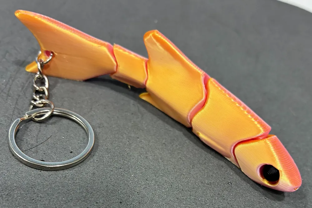 Articulated little fish keychain - Free 3D Print Model - MakerWorld