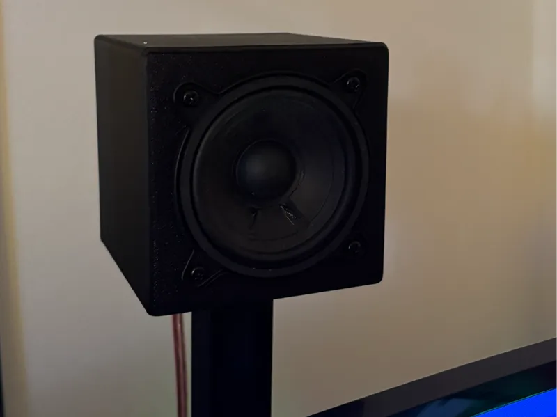 Lautsprecher mit Monitorarmhalterung