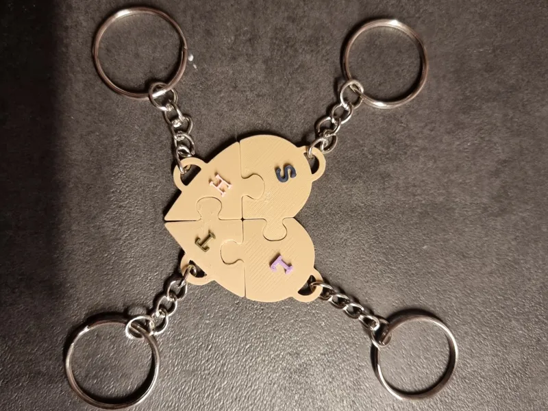 Herz Heart Schlüsselanhänger Keychain vierteilig 
