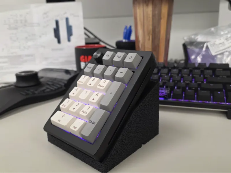 Epomaker EK21 number pad stand