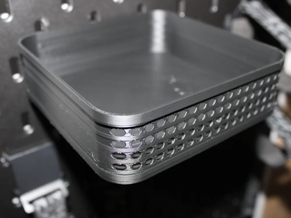 Caja o estuche: Skadis container 120x120mm. Referencia del modelo original.