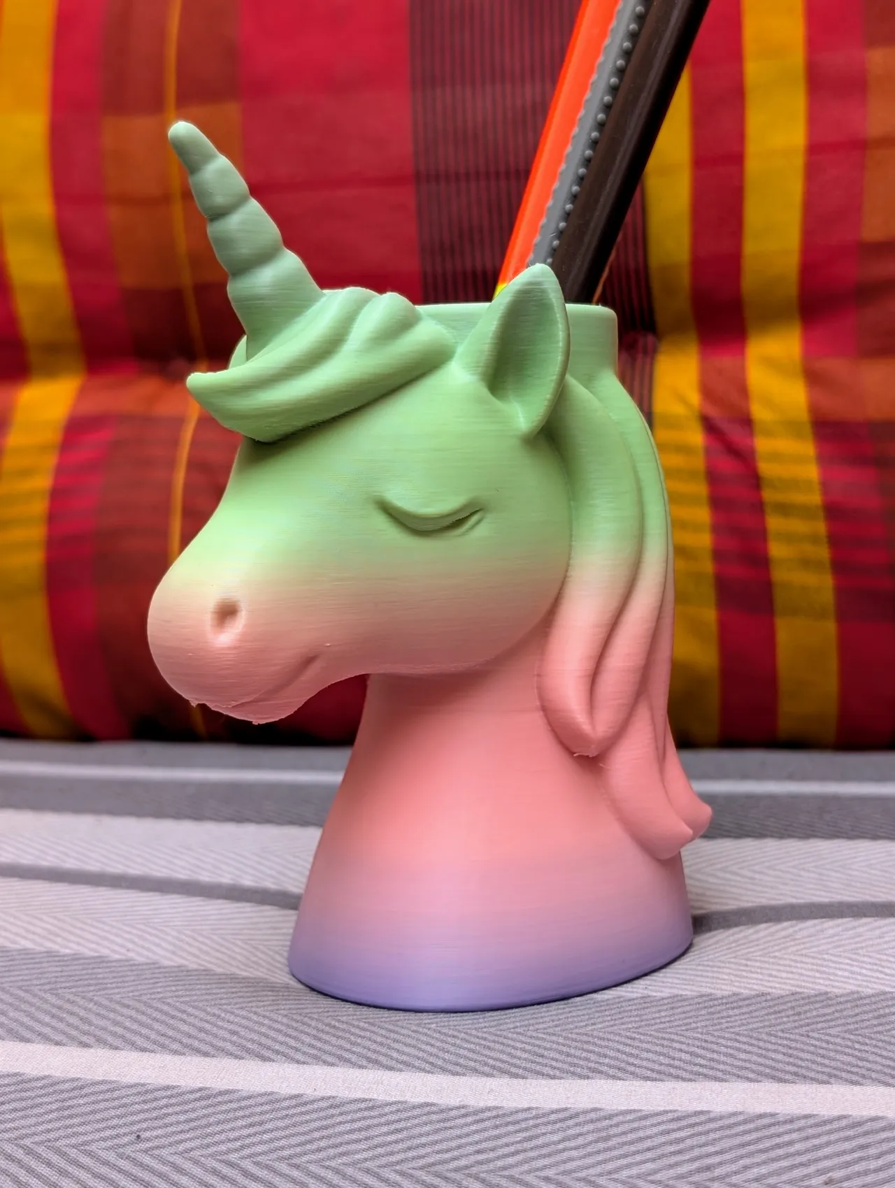 Einhorn Stiftehalter view 3