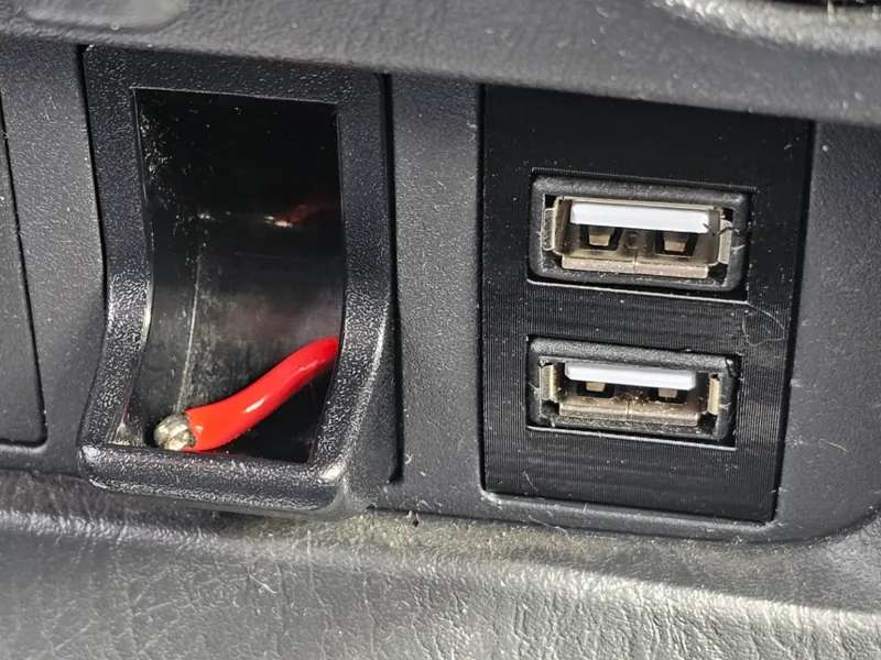 RAV 4 USB adapter (2000-2006)