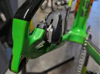 Bleeding spacer for clean Shimano 2 pistons