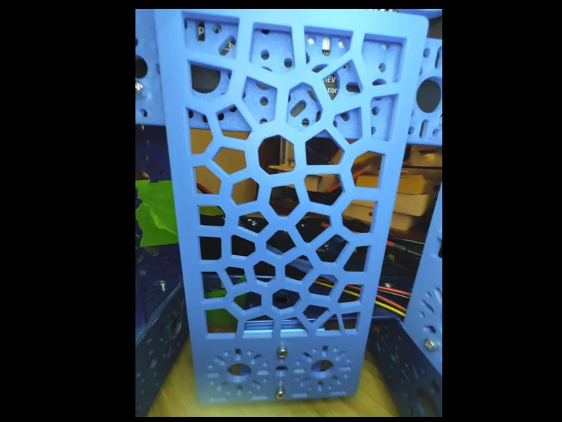 2x4 voronoi wall with 2 studica connections (FTC)