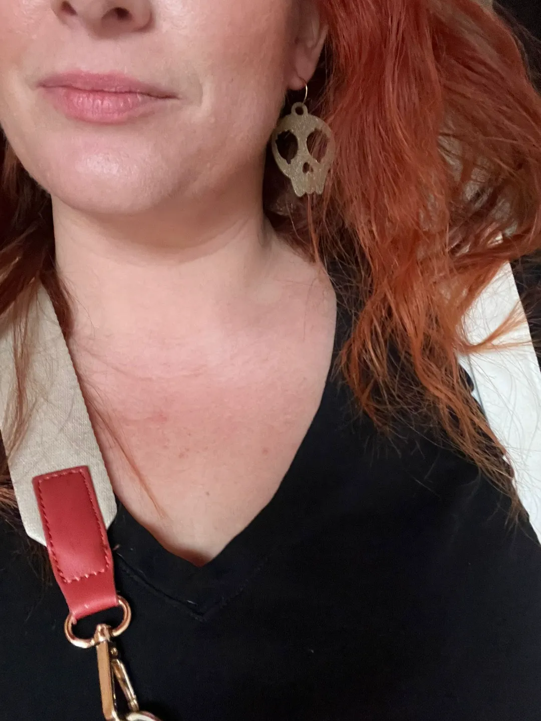 Skull earrings view 4