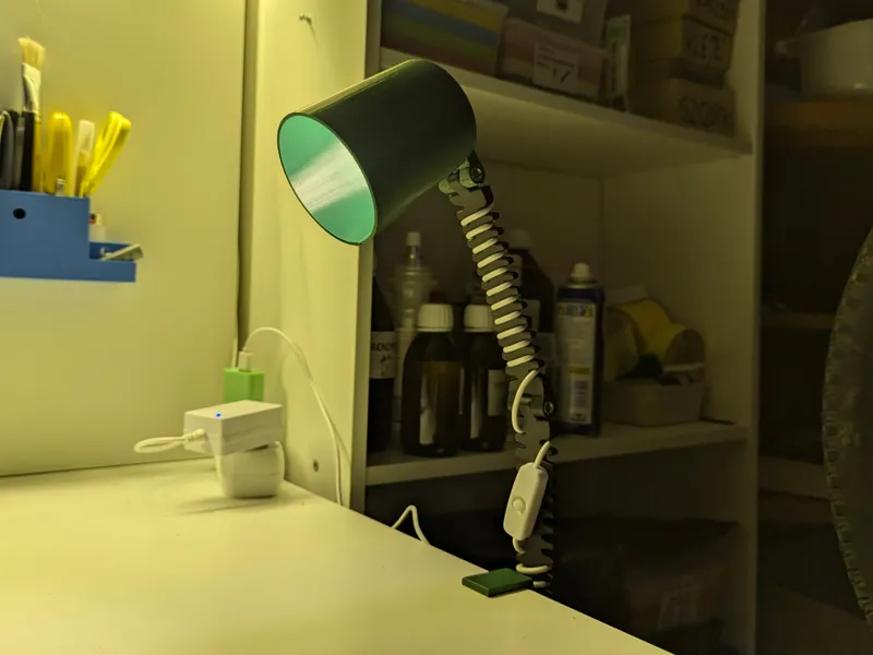 Desk lamp