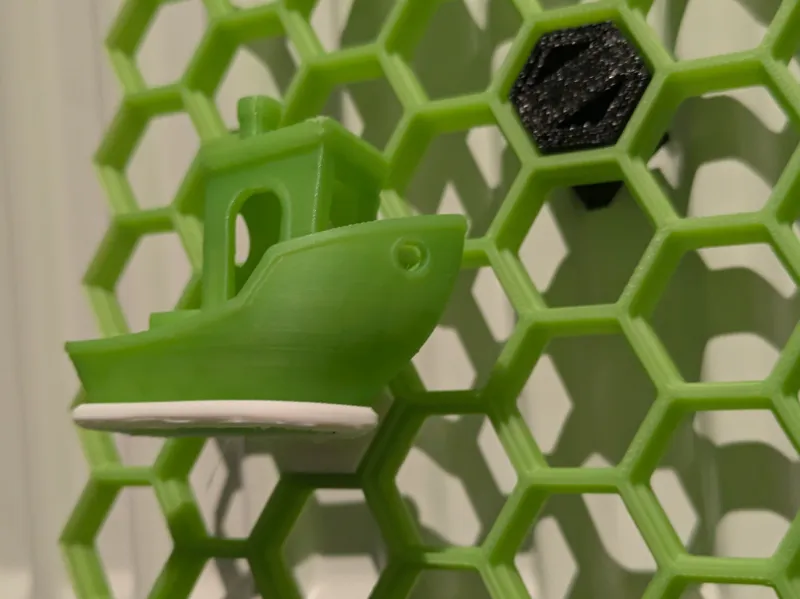 Honeycomb storage wall Benchy holder with insert