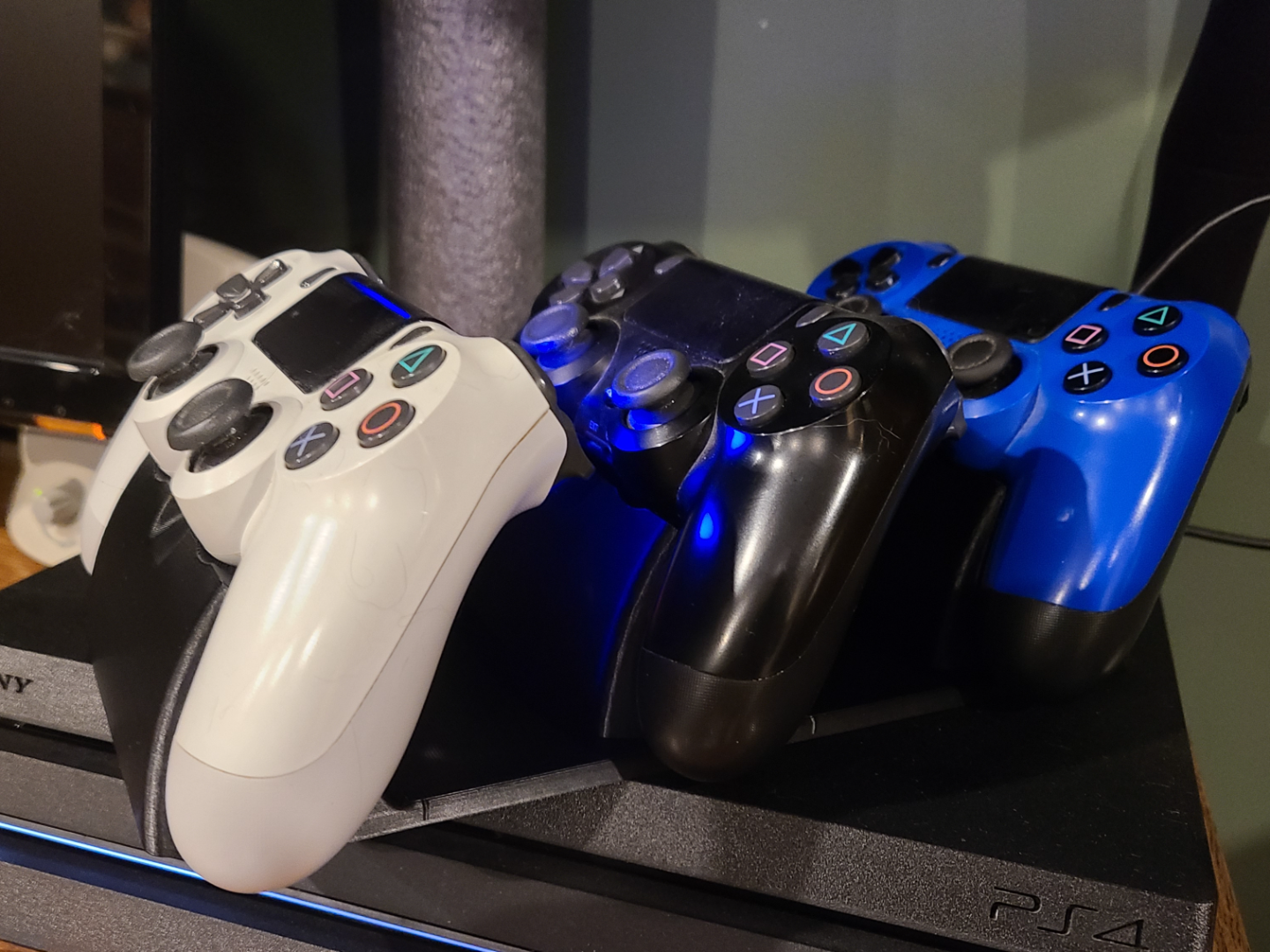 PS4 Triple Controller stand