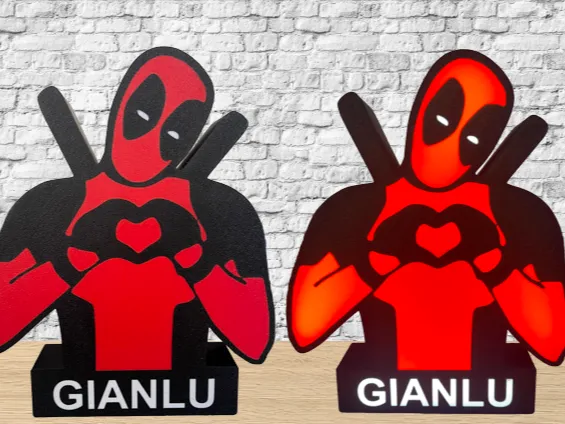 Lampada DeadPool con illuminazione LED