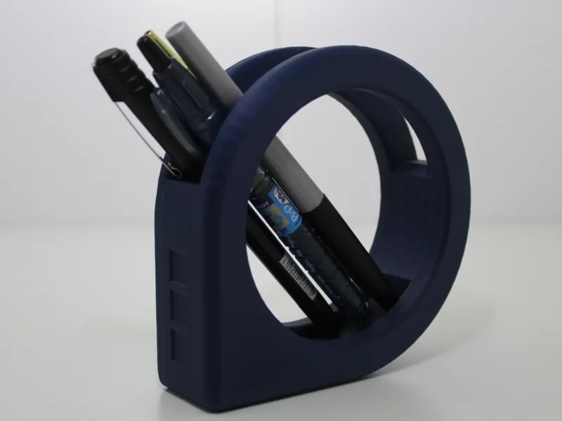 Circle pen stand