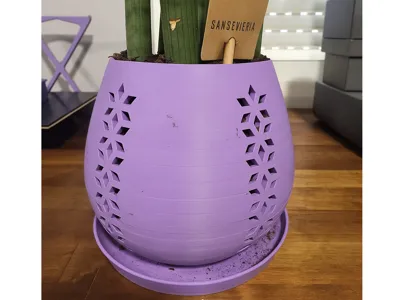 Rounded Planter with Border