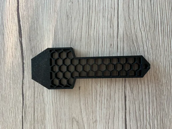 Grattoir polyvalent à manche hexagonal