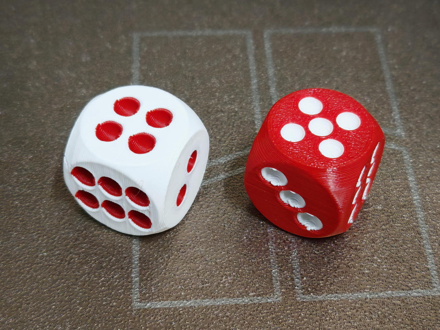 Miniatura 2 do modelo 3D Two-color dice