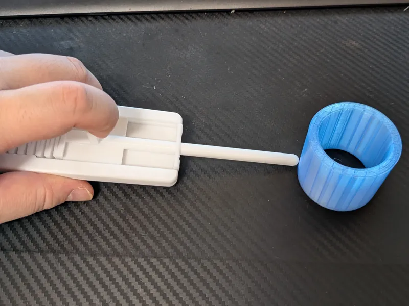 おはじき発射装置（flick toy)