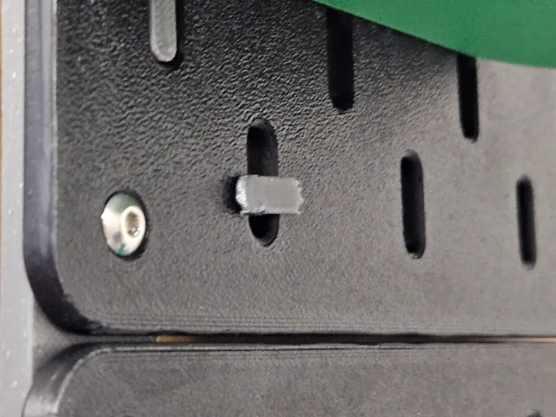 Ikea Skadis Pegboard - Twist in 20mm offset feet