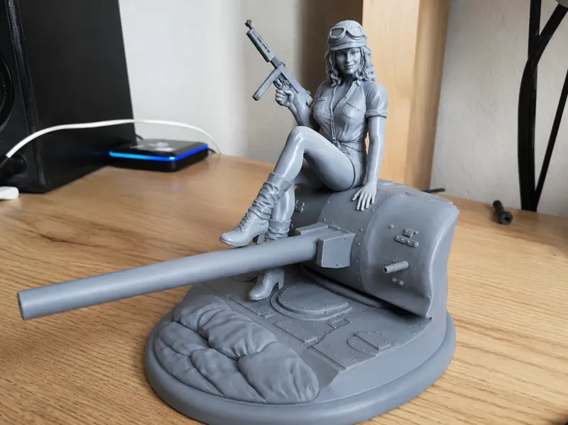 Tank Girl – Diorama Soldatessa Pin-Up