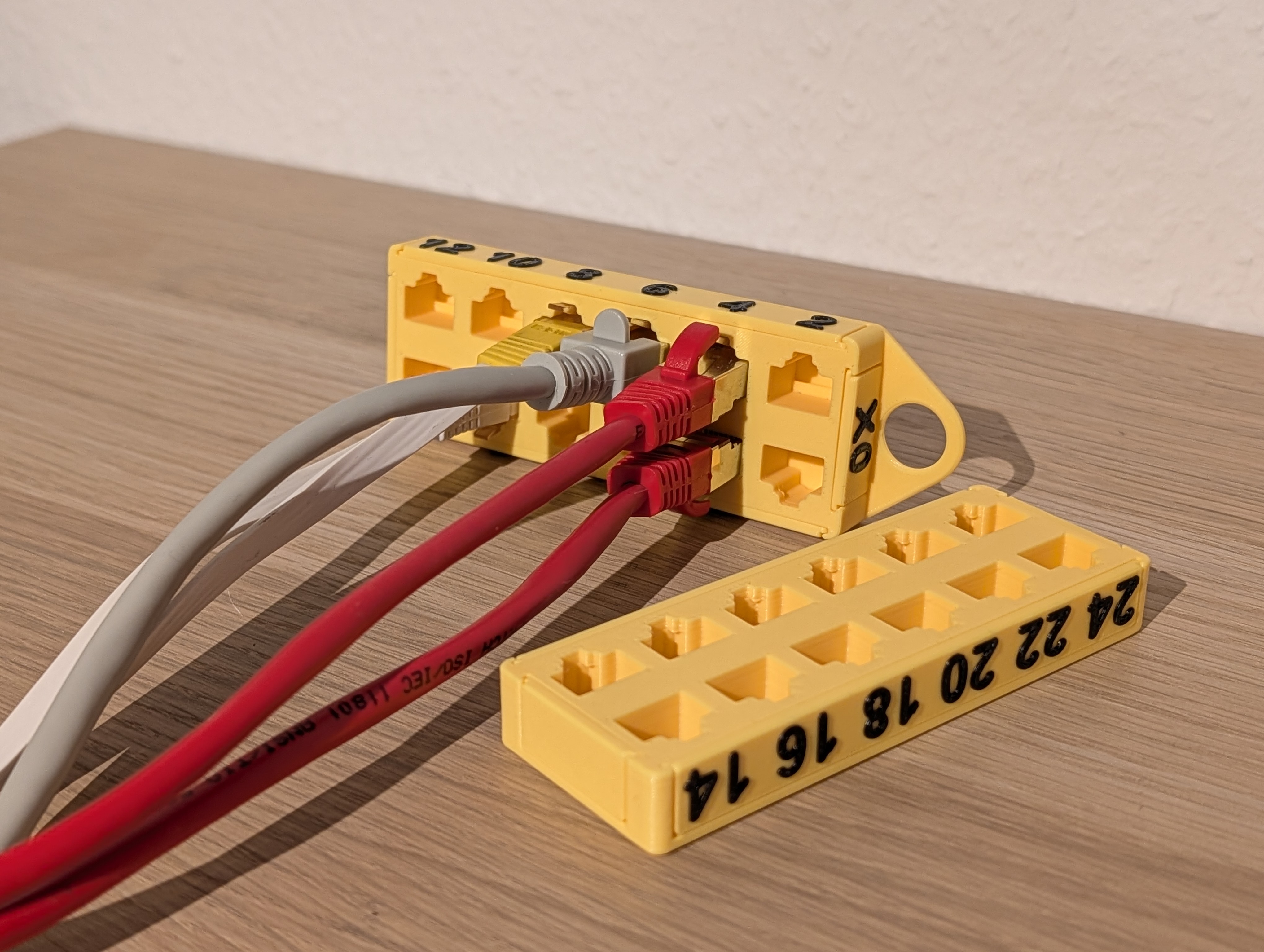 Miniatura 1 do modelo 3D RJ45 dummy Patch-Panel for switch swapping 
