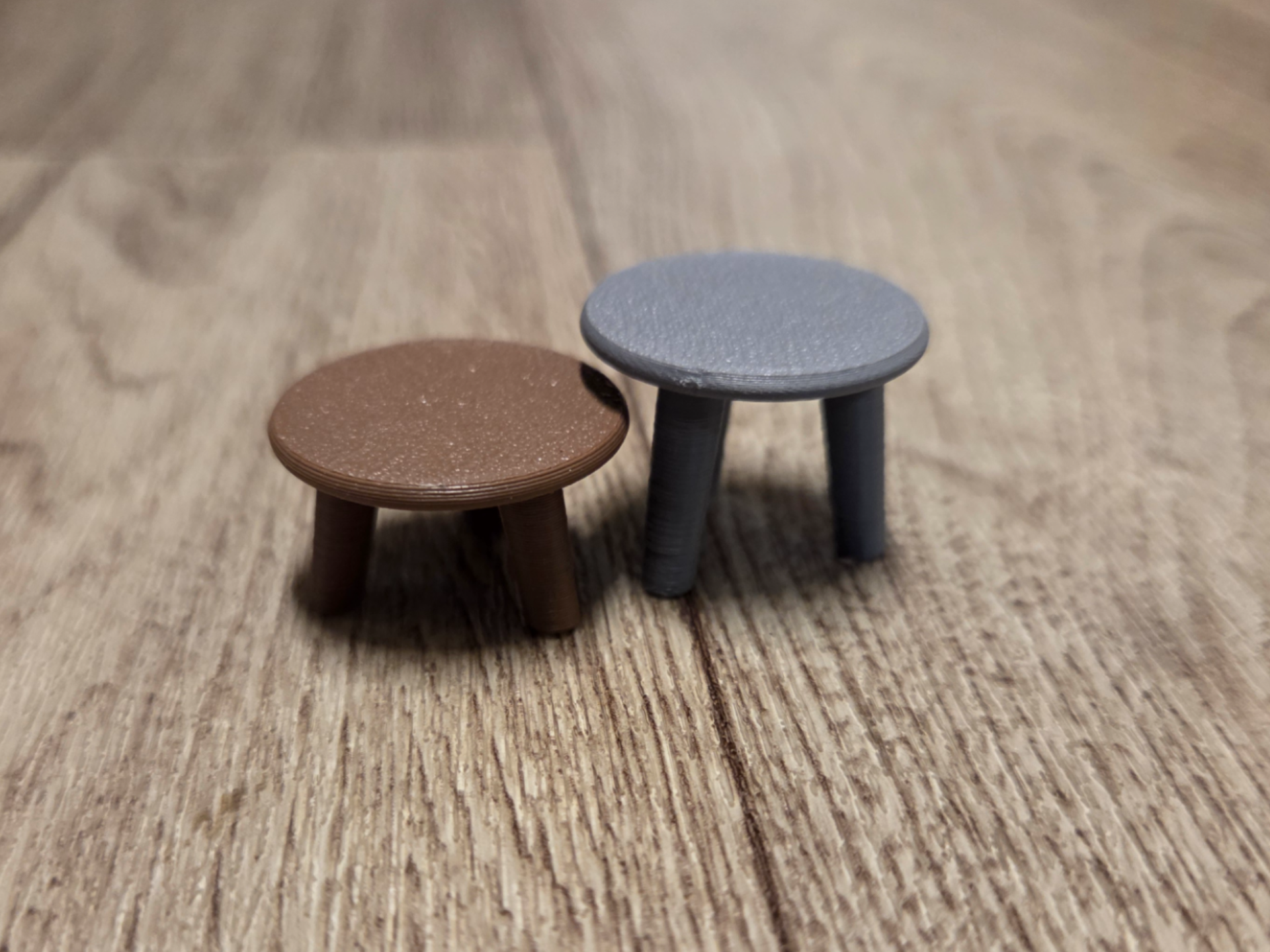 Three-Legged Stool – 2 Height Options (1:17.5)