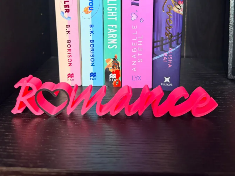 "Romance" Schriftzug mit Herz