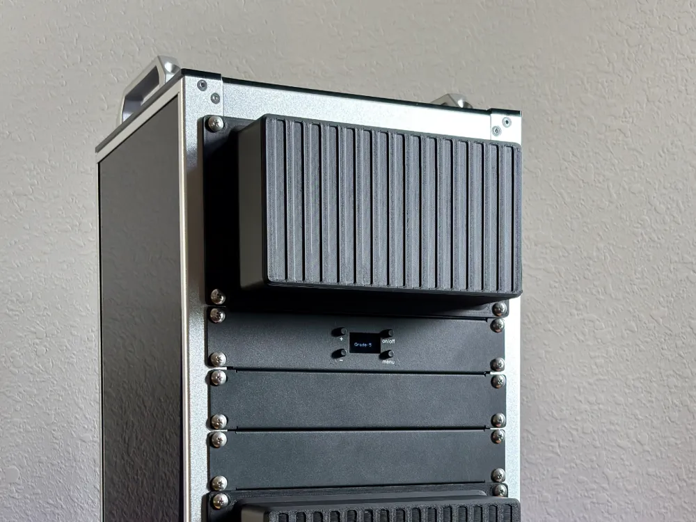 Soporte: RakPak - 10 inch Mini Rack Expansion Panel. Referencia del modelo original.