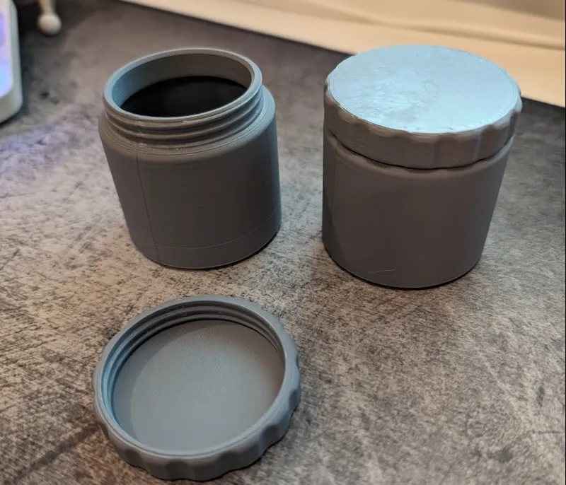 Minimalist Screw-Top Container 