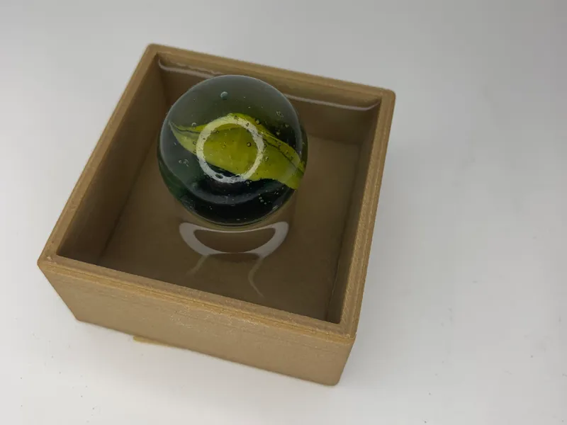 The Floating Stand