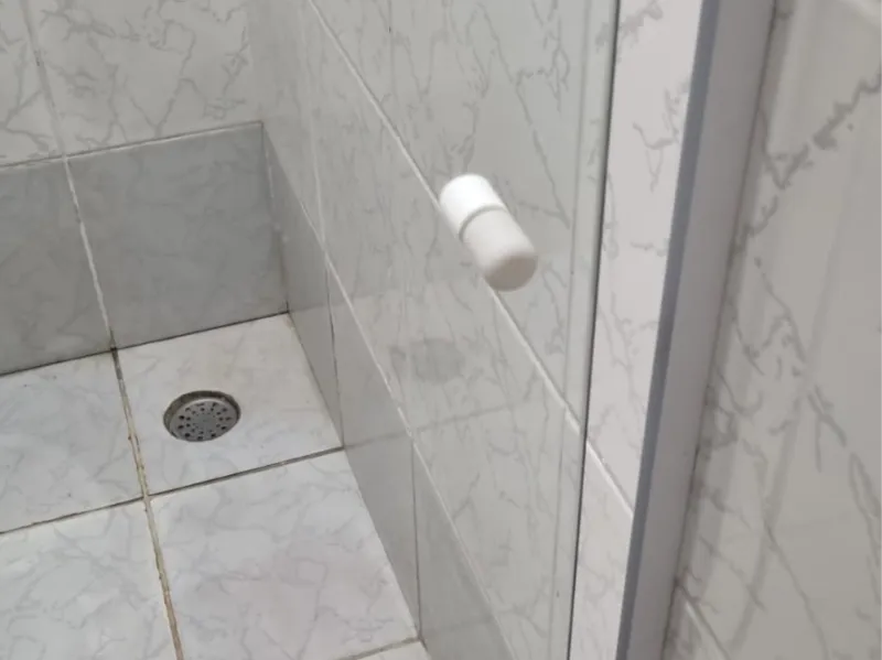 BATHROOM BOX HANDLE